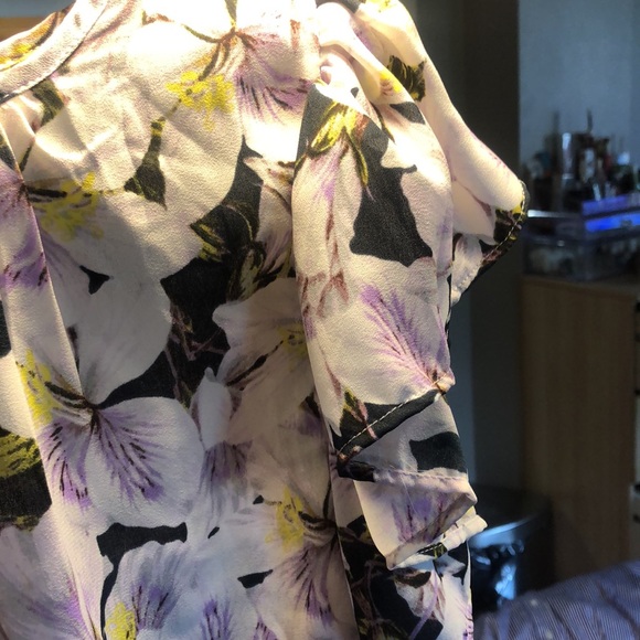 Beautiful float blouse - Picture 2 of 7